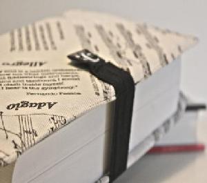 FORRO PARA LIBROS EN TELA DE MUSICA